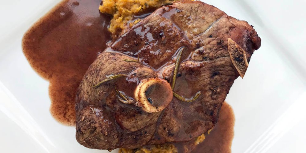 Marinovaná jahňacina s pyré z koreňovej zeleniny