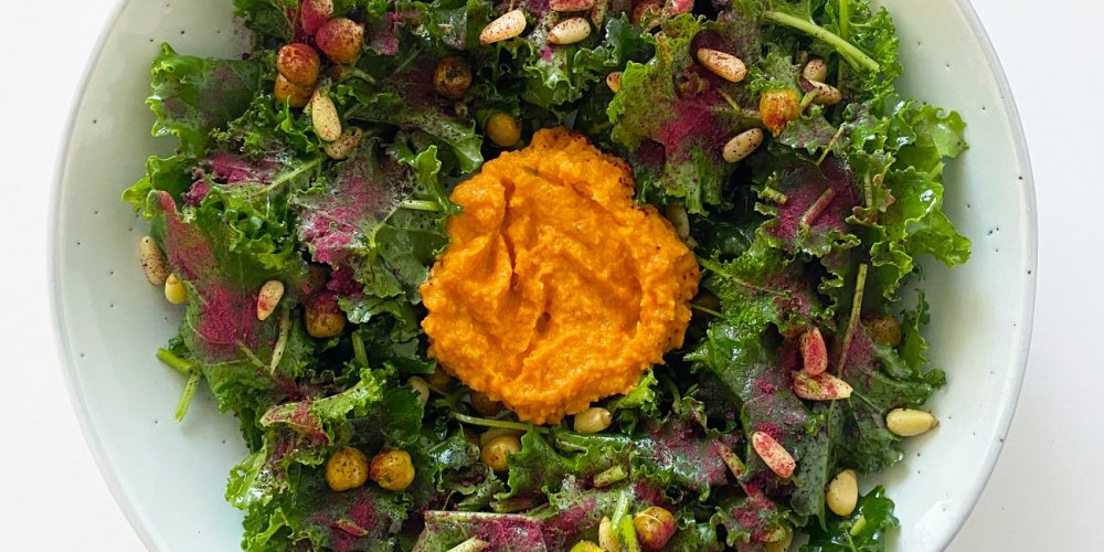 Šalát z kučeravého kelu s pečeným cícerom