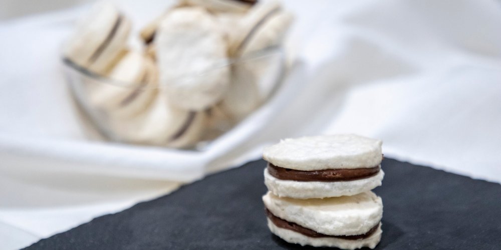 Laskonky s čokoládovou plnkou