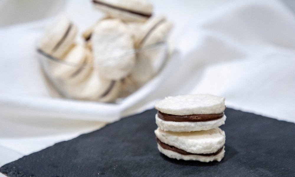 Laskonky s čokoládovou plnkou