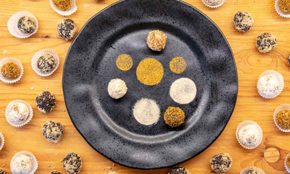 Ovocné raw gulôčky s jablkovým prachom