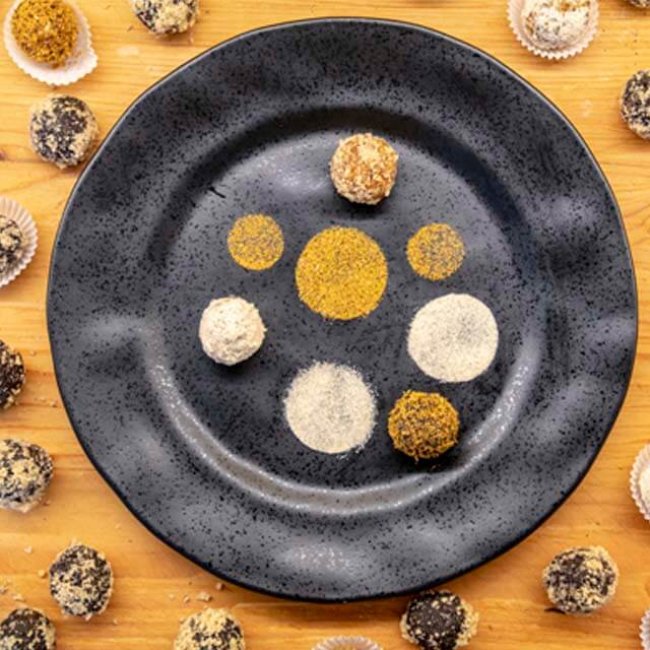 Ovocné raw gulôčky s jablkovým prachom