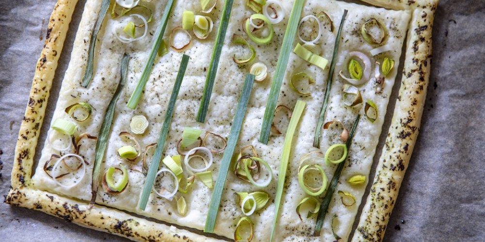 Jarný koláč s medvedím cesnakom