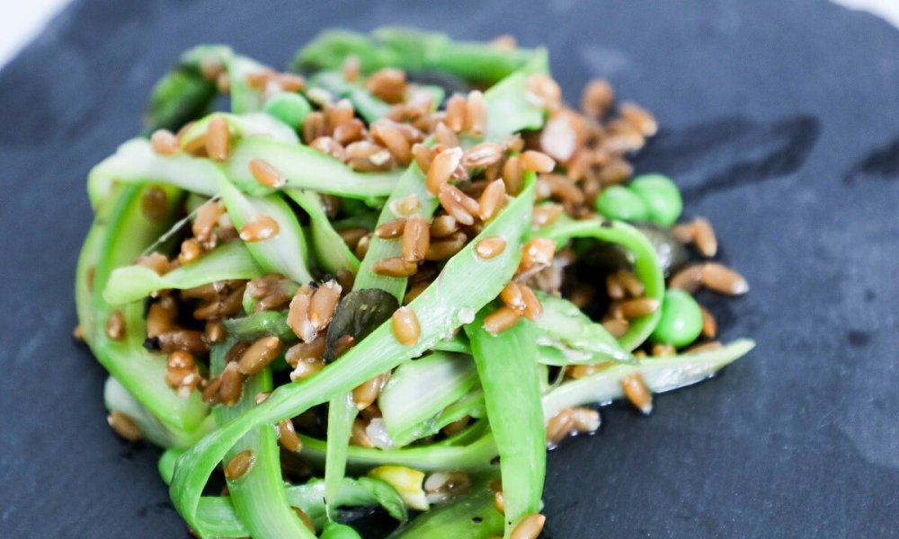 Jarný šalát so špargľou