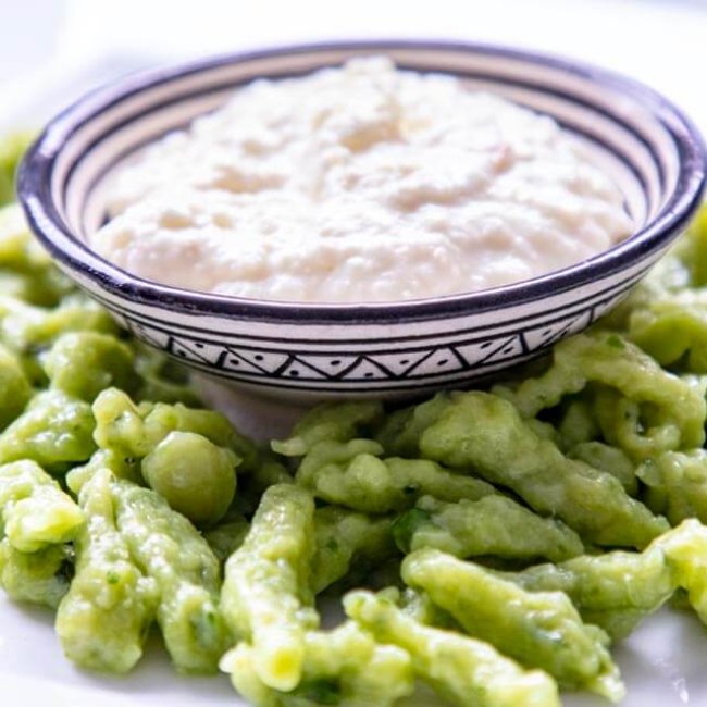 Halušky z medvedieho cesnaku a špenátu s tromi druhmi ovčieho syra