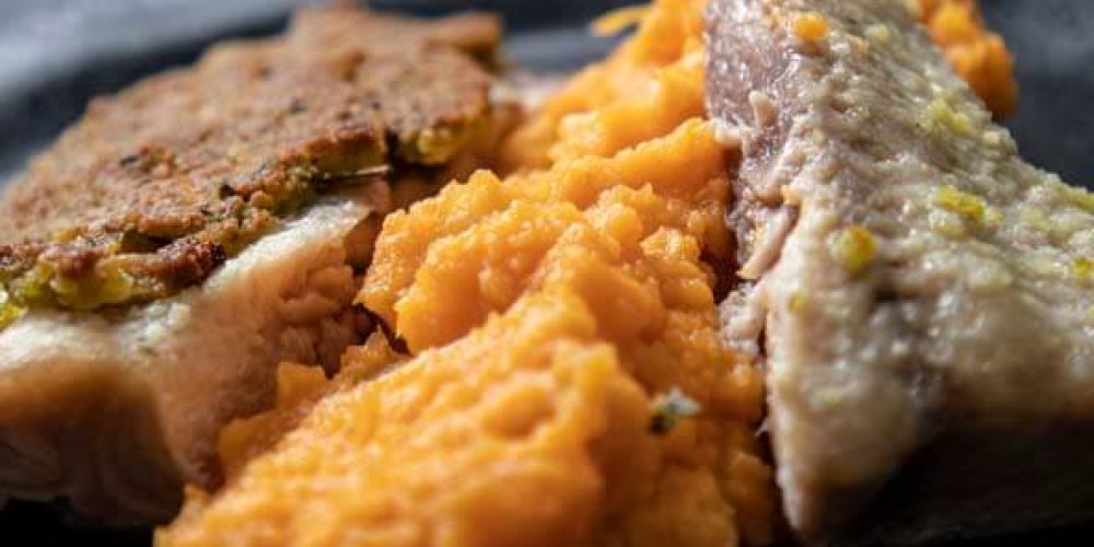 Sumček s hráškovo-bylinkovou krustou