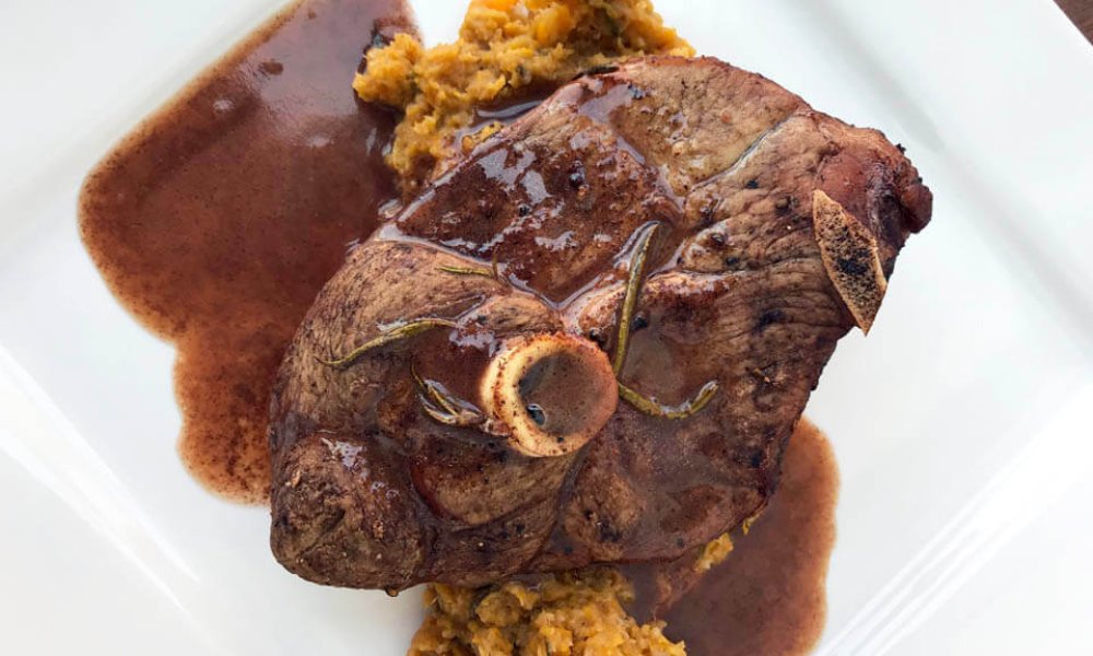 Marinovaná jahňacina s pyré z koreňovej zeleniny