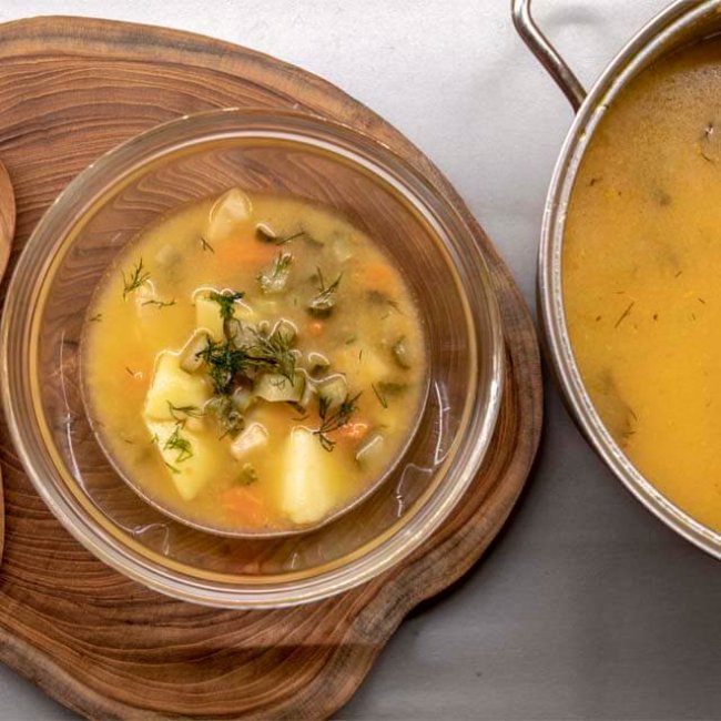 Vegánska polievka z kyslých uhoriek