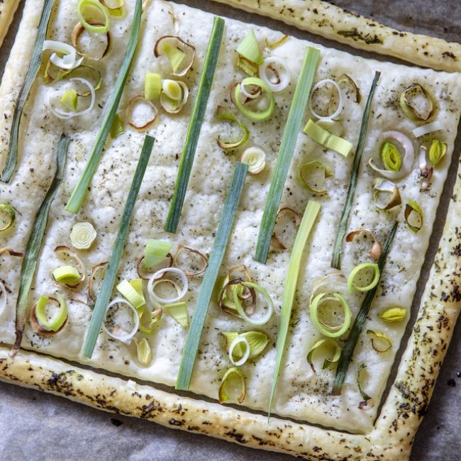 Jarný koláč s medvedím cesnakom