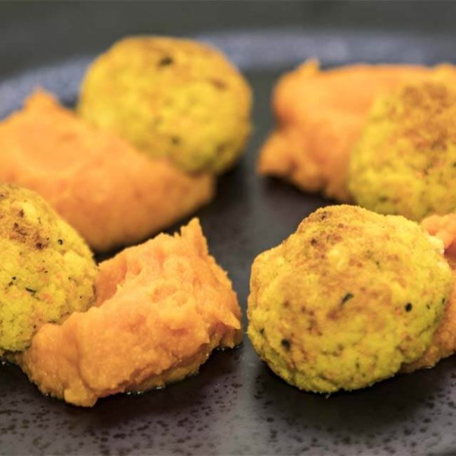 Pšenové guľky so sumčekom a pyré z mrkvy a batatu