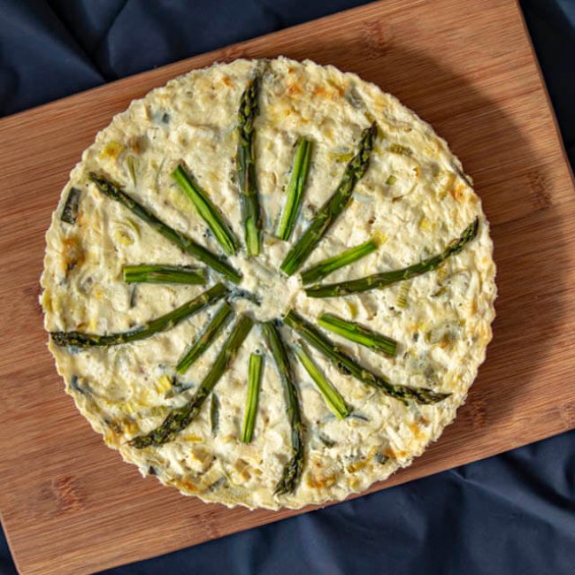 Špargľovo-pórový quiche