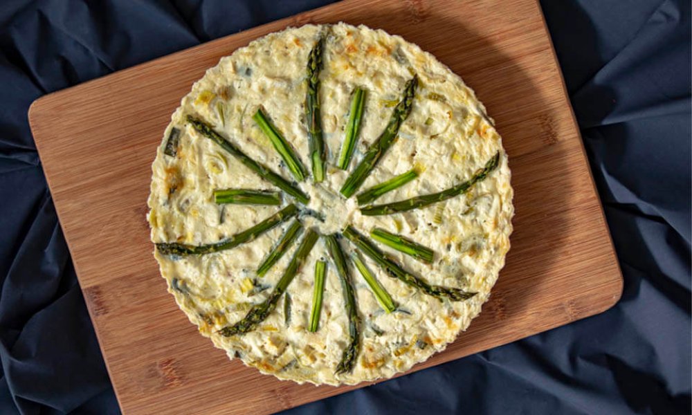 Špargľovo-pórový quiche