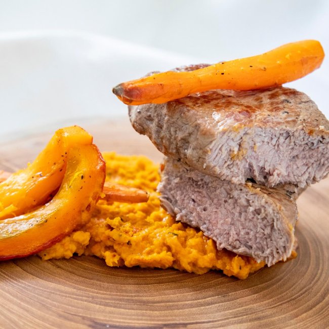 Strip steak s pyré z pečenej zeleniny